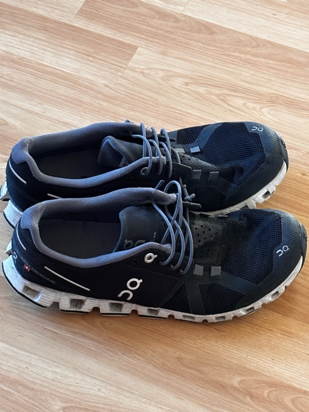 On Cloud Black Running Shoes Swiss Engineering